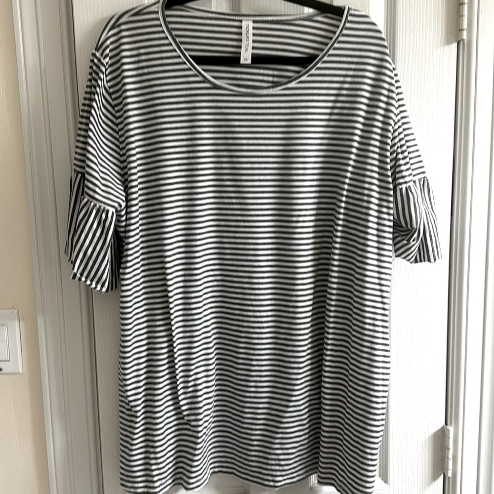 Tickled teal striped top!